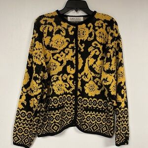 Beautiful Karen Scott knit cardigan Gold & Black with gold finish buttons, XL